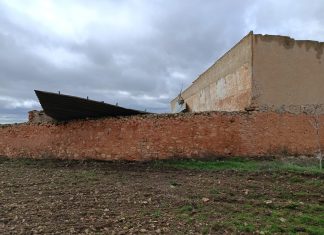 Vídeo. Las borrascas arrasan con una nave agrícola del Campo de Montiel
