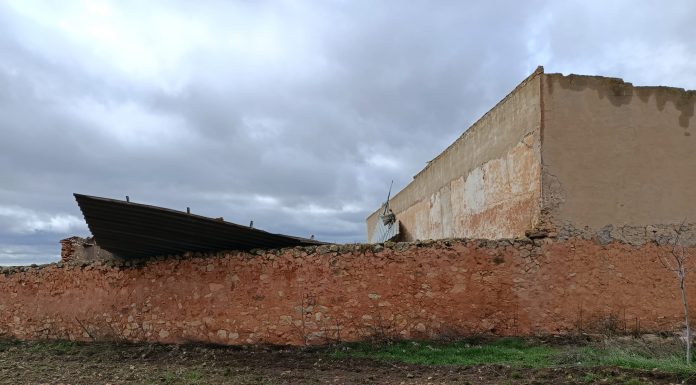 Vídeo. Las borrascas arrasan con una nave agrícola del Campo de Montiel