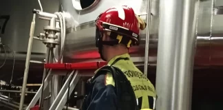 Fallece un trabajador tras quedar atrapado en una cisterna en una conocida bodega de Valdepeñas bomberos