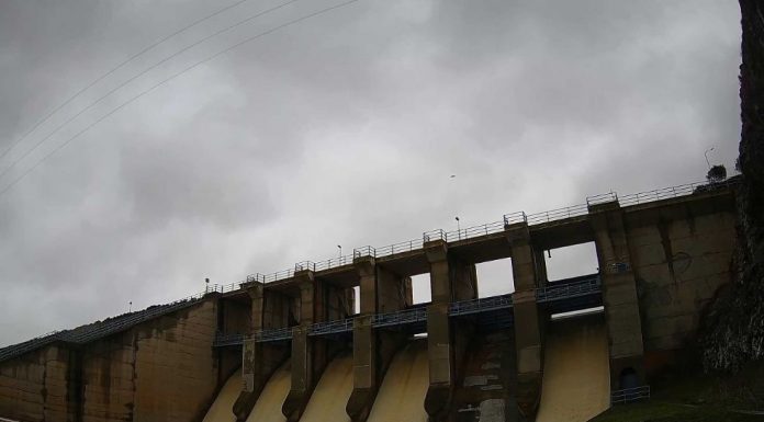 La CHG aclara que la apertura de las compuertas de la presa del Jabalón no responde a problemas estructurales ni a ninguna deficiencia