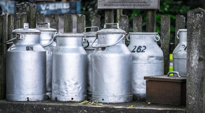 Alerta de que muchas granjas de leche se encuentran “en situación de alarma” leche