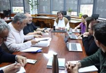 El precio en origen de la leche sufre la mayor bajada de los últimos veinte años