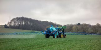 Pide a la Comisión Europea la suspensión de la tasa de carbono en frontera que encarece los fertilizantes
