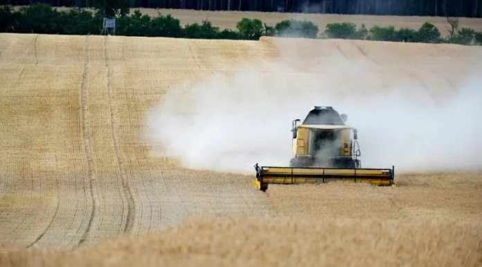 ASAJA denuncia que la reducción de módulos del IRPF “es insuficiente” para el campo cosechadora