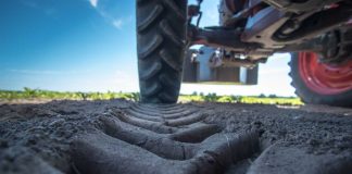 La CNMC inicia expediente a una firma de maquinaria agrícola de Castilla-La Mancha tractor