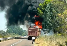 Sale ardiendo una cosechadora en un pueblo de Toledo cosechadora ardiendo