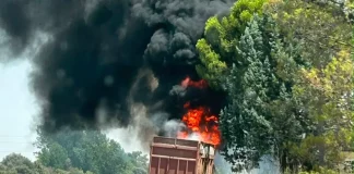 Sale ardiendo una cosechadora en un pueblo de Toledo cosechadora ardiendo