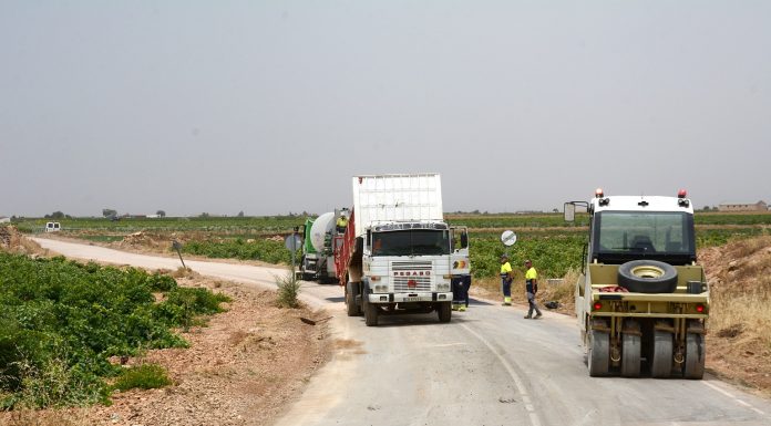 Suministran zahorra para mejorar varios caminos rurales de Tomelloso arreglo caminos rurales