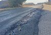 Investiga a un camionero por verter uva en la calzada, provocando un grave accidente uva en la calzada
