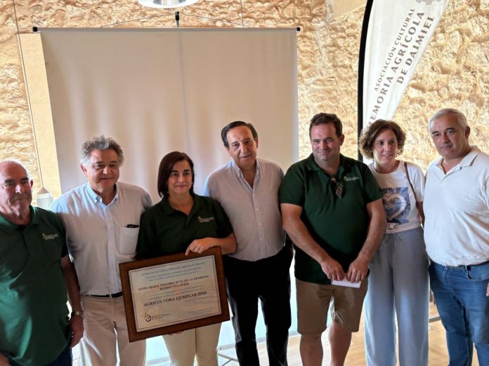 AGRICULTORA EJEMPLAR Lola Ruiz de la Hermosa