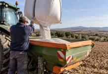 Piden al Gobierno de Castilla-La Mancha ayudas para agricultores ante aumento del precio de fertilizante y gasóleo agricultor