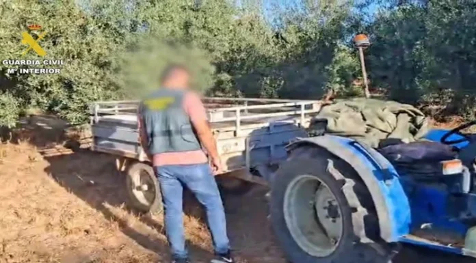 La Guardia Civil recupera en Sevilla un tractor robado en una finca de Umbrete tractor robado
