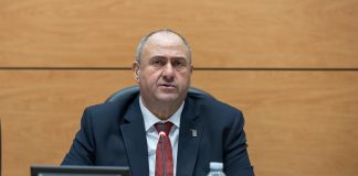 Un político y agricultor de Castilla-La Mancha dice que el precio del gasóleo B es “insufrible” Julián Martínez Lizán