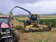 Alerta de que el cultivo del maíz en Aragón está abocado a desaparecer si no se adoptan medidas urgentes cosechadora de maíz