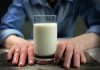 Unión de Uniones alerta de bajadas de precio de la leche en los lineales de supermercados a costa de los ganaderos leche